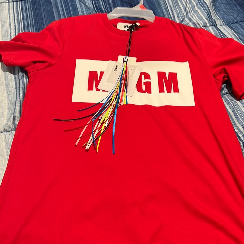 it’s too big for me that’s why I’m selling it never worn just for this morning